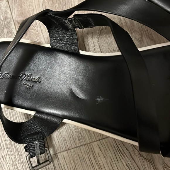 Universal Thread Sandals - Picture 3 of 4